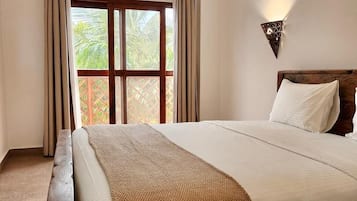 Double Room, Balcony, City View | Premium bedding, in-room safe, desk, laptop workspace