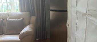 Modern, Clean & Cozy Room with Private Bath. Minutes to Disney