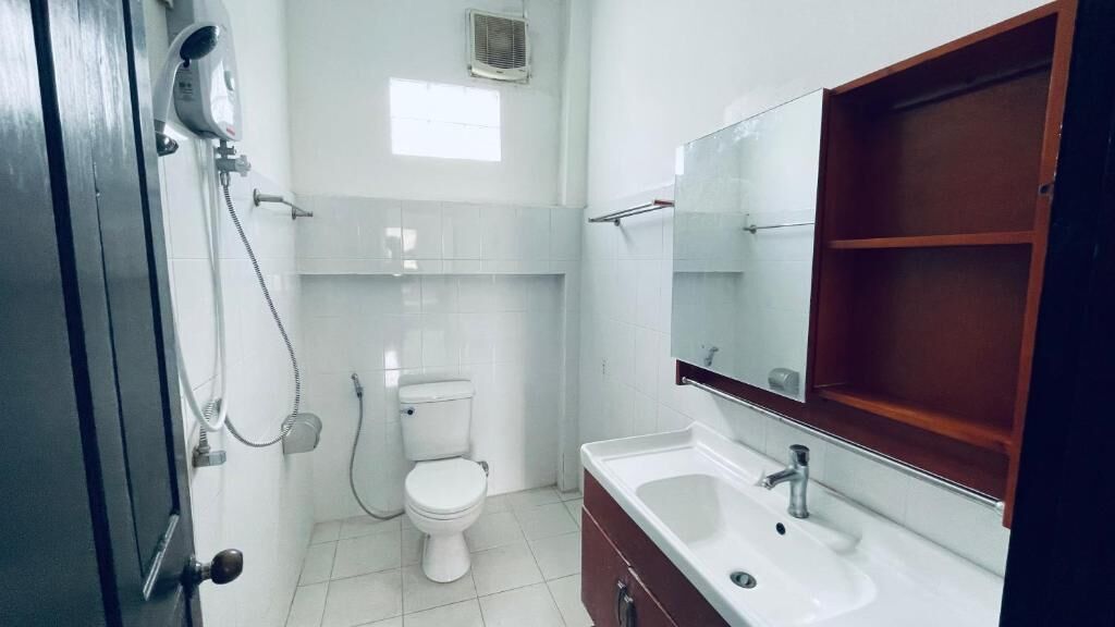 Superior Double Room, River View | Bathroom | Free toiletries, slippers, towels, soap