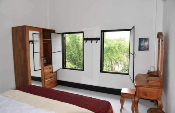Meet Sunset Hostel - Luang Prabang