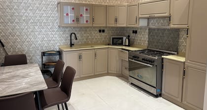 Fabulous 3-bedroom chalet with swimming pools in vibrant Jeddah