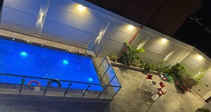 Fabulous 3-bedroom chalet with swimming pools in vibrant Jeddah