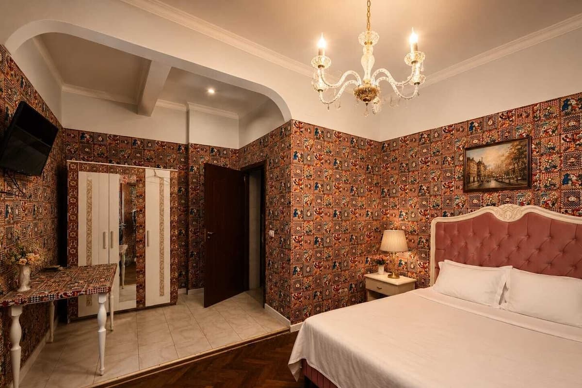 Habitación Confort, vistas al patio | Escritorio, espacio para trabajar con un portátil, wifi gratis