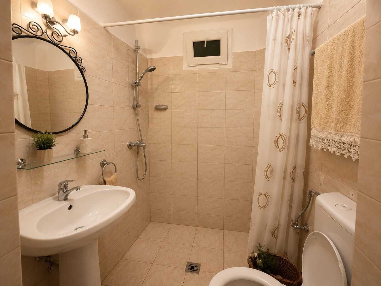 Baño | Artículos de higiene personal gratuitos, toallas, jabón y champú