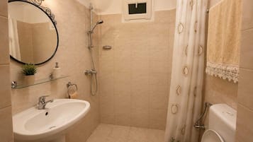 Baño | Artículos de higiene personal gratuitos, toallas, jabón y champú
