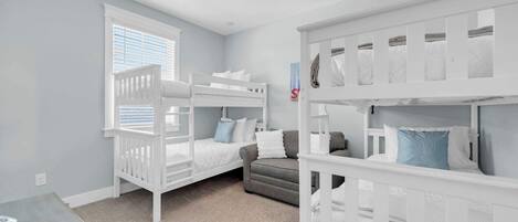 3 habitaciones, tabla de planchar con plancha, cuna de viaje y wifi