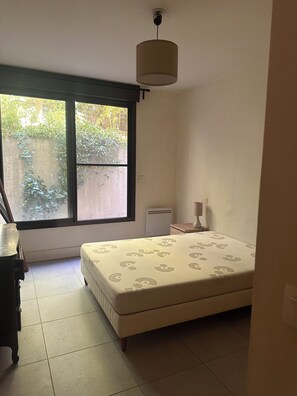Room - Vrbo Property (Montpellier)