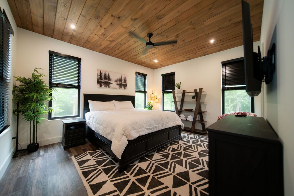 3 bedrooms, WiFi (free), bed sheets