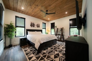 Free WiFi, bed sheets - Logan's Landing - Hocking, Hot Tub, Game Room (Logan)
