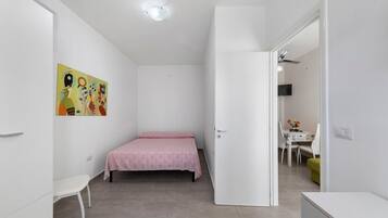 1 bedroom, iron/ironing board, bed sheets