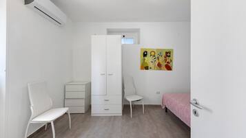1 bedroom, iron/ironing board, bed sheets