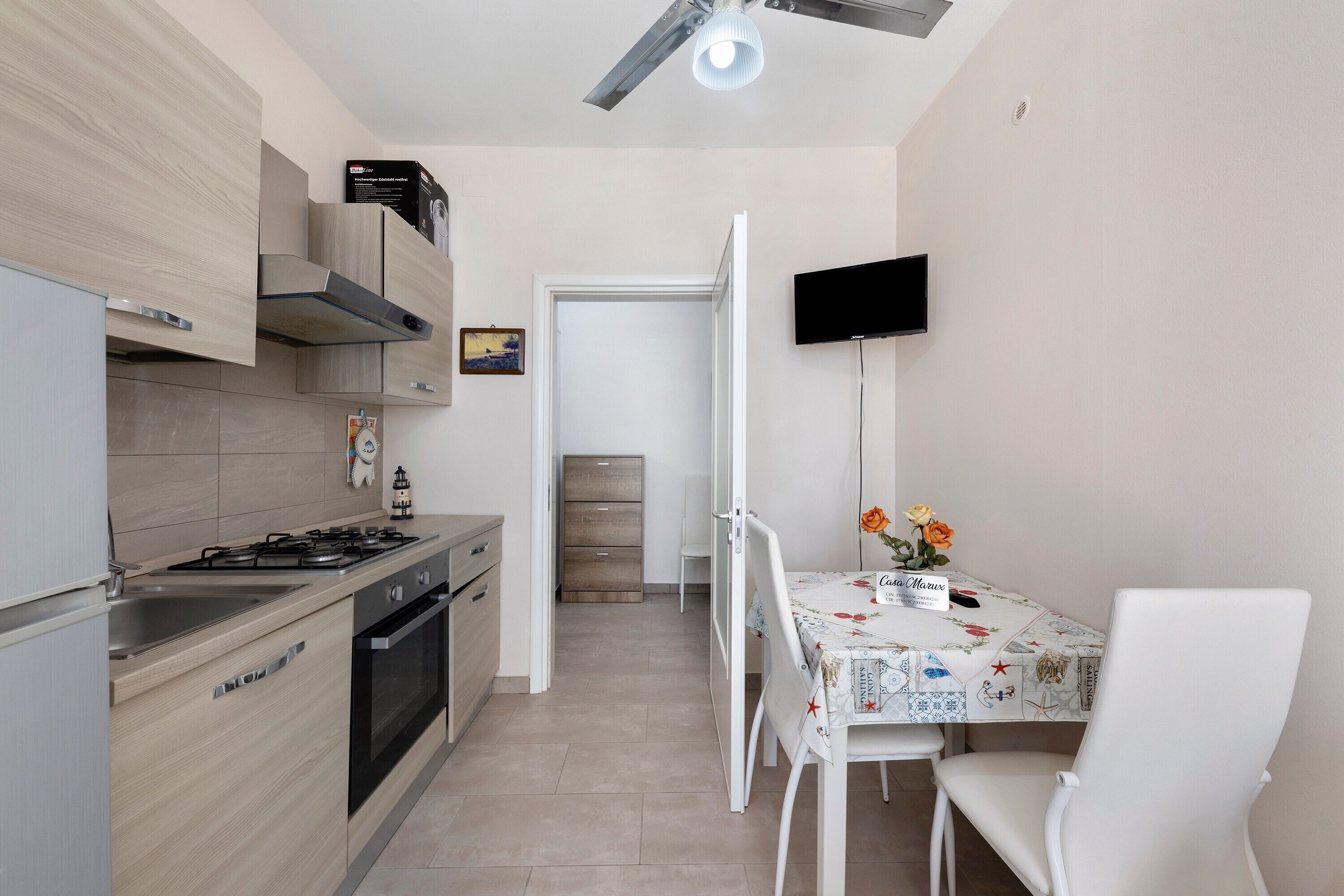 Coffee/tea maker, fridge, oven, stovetop
