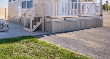 Cabin - Vacation Cottage Sleeps 4-6