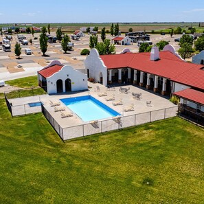 Exterior - Cabin - Vacation Cottage Sleeps 4-6 (Amarillo)