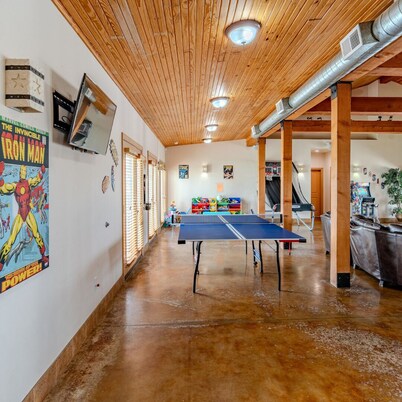 Cabin - Vacation Cottage Sleeps 4-6