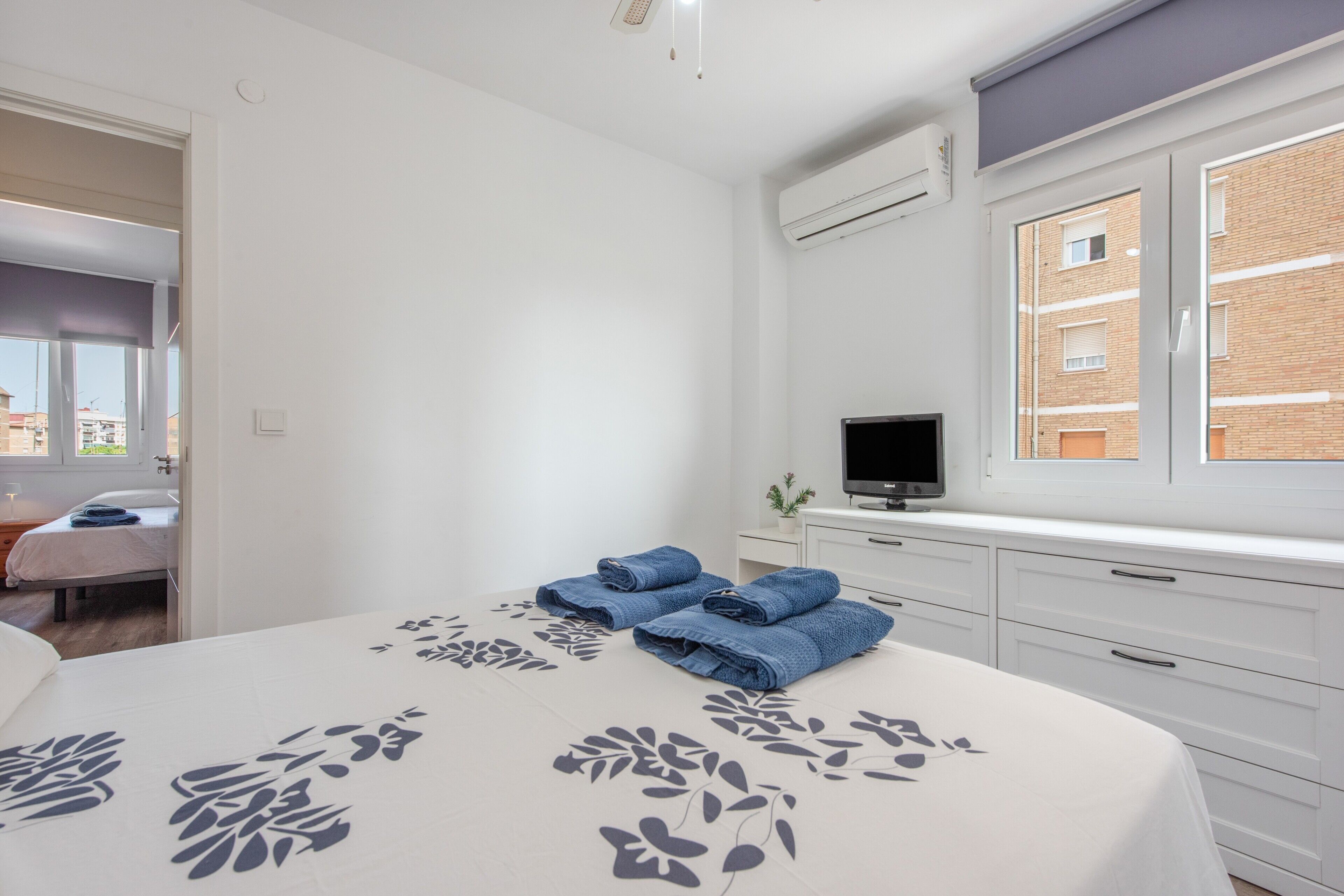 3 slaapkamers, een strijkplank/strijkijzer, wifi, beddengoed