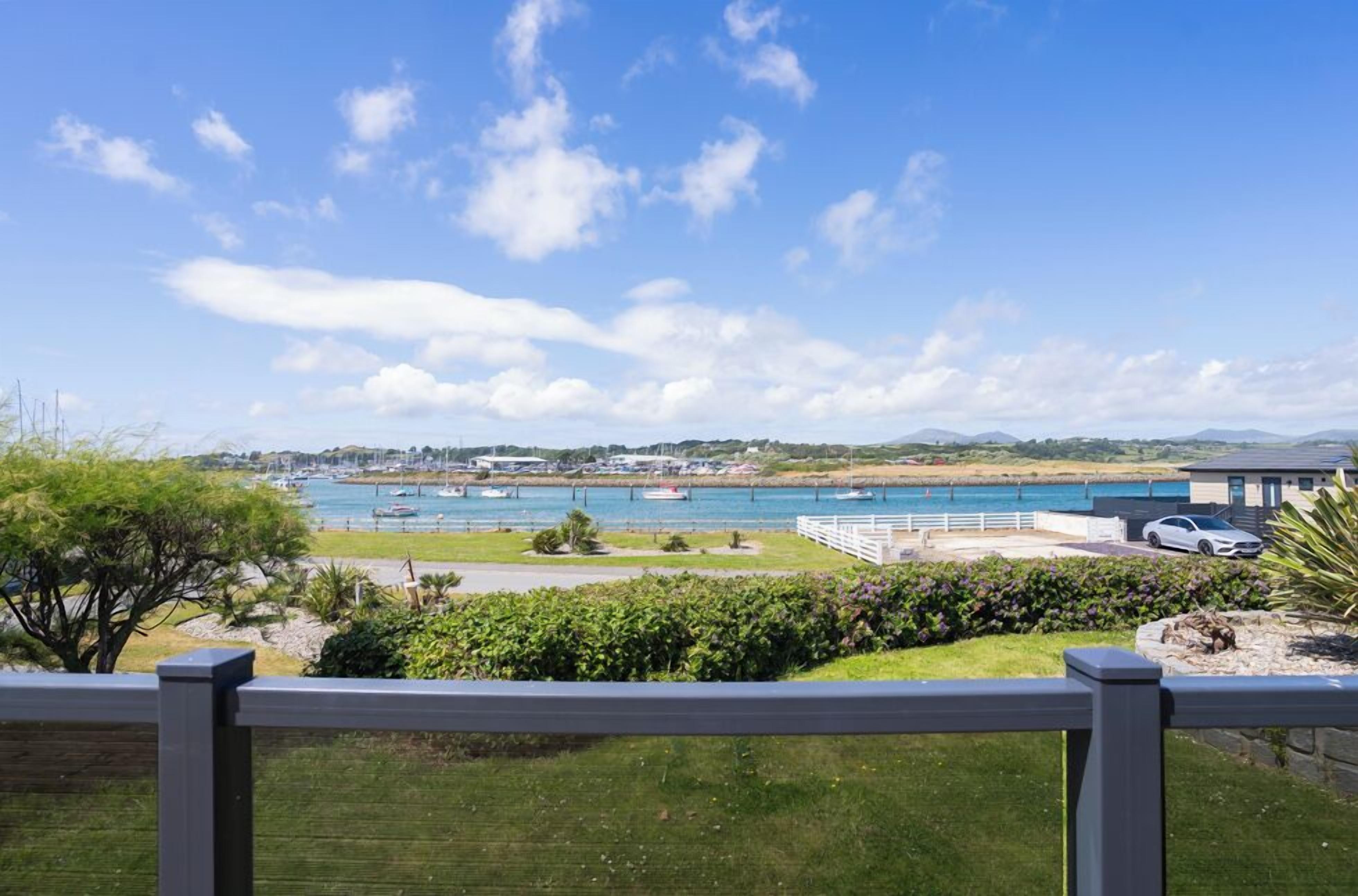 Lookout Lodge | Terrace/patio