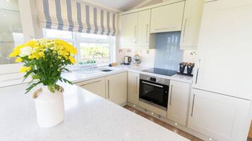 Harbour View Lodge - Pet friendly | Cocina privada | Refrigerador, tostadora, periquera y congelador