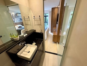 Studio tiện nghi đơn giản | Phòng tắm