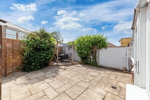 Outdoor dining - Cozy 3bd, Garden, Free Parking, M25,bluewater (Dartford)