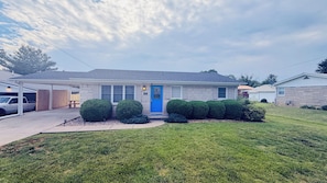 Exterior - Lovely 3-bedroom house with AC and Heat in charming Greensburg , Right in town (Greensburg)
