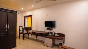Standard Room | Desk, laptop workspace, free WiFi