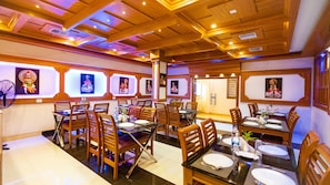 Restaurant - Harshavardhana Inn (Chalakudy)