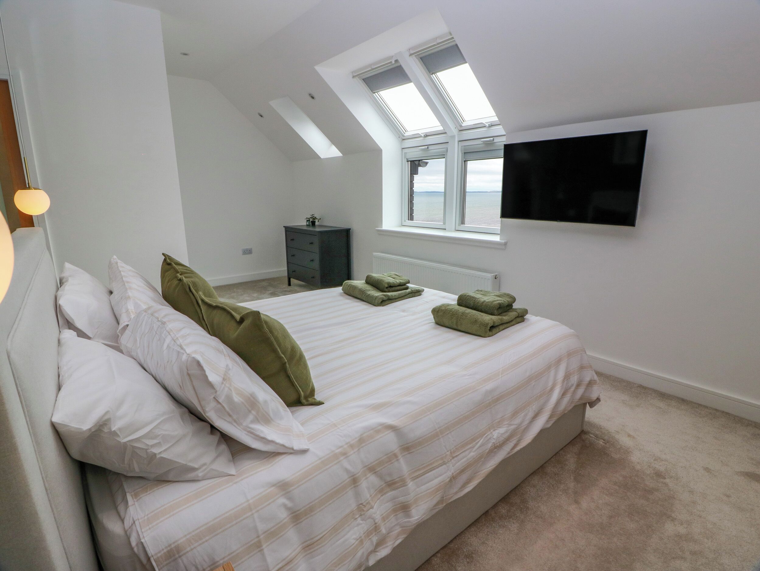 3 bedrooms, WiFi (free), individually decorated, individually furnished