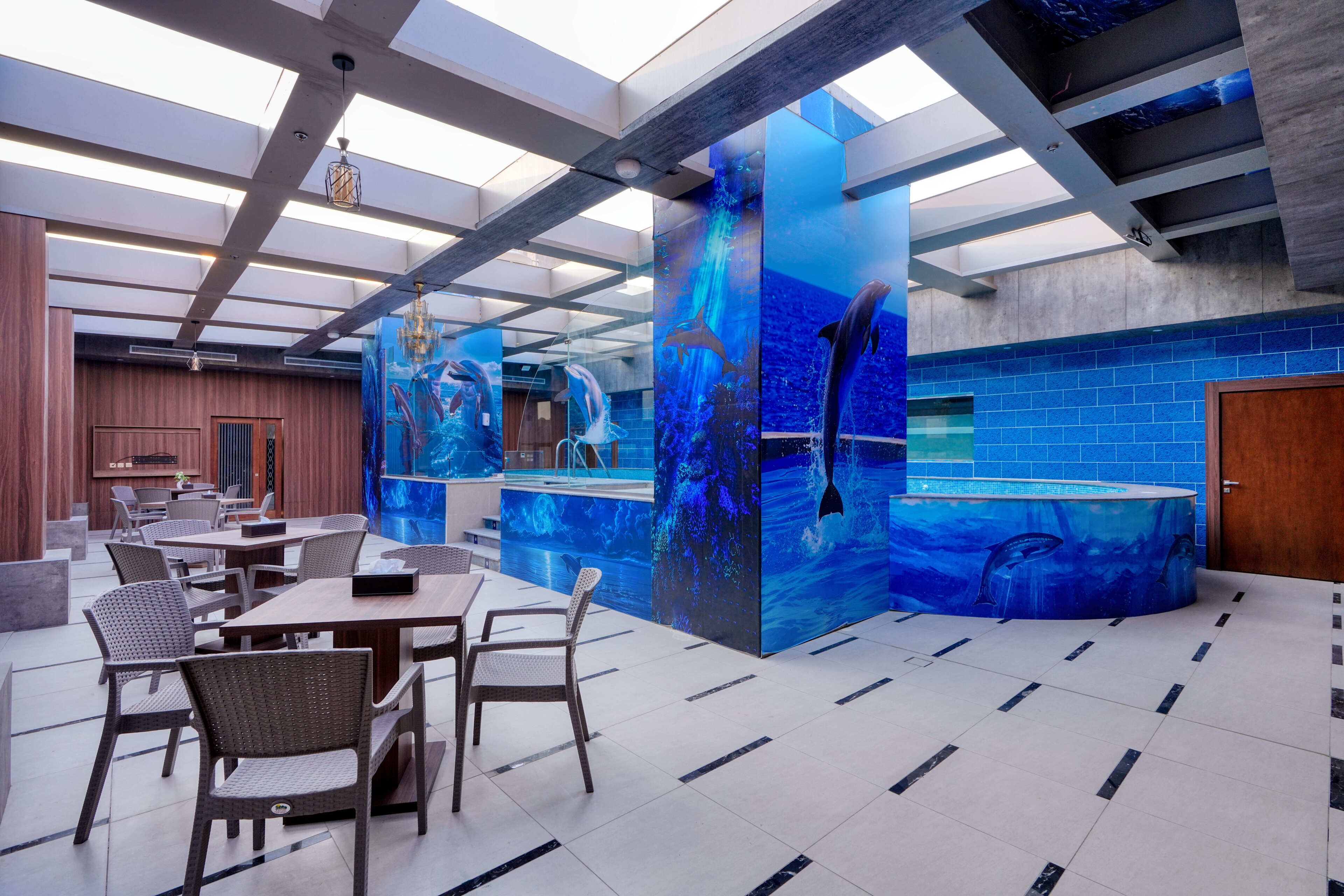 Kolam renang indoor