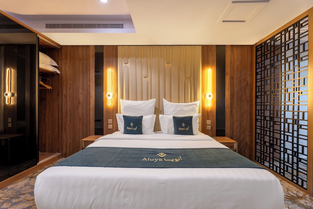 Luxury Suite, City View
