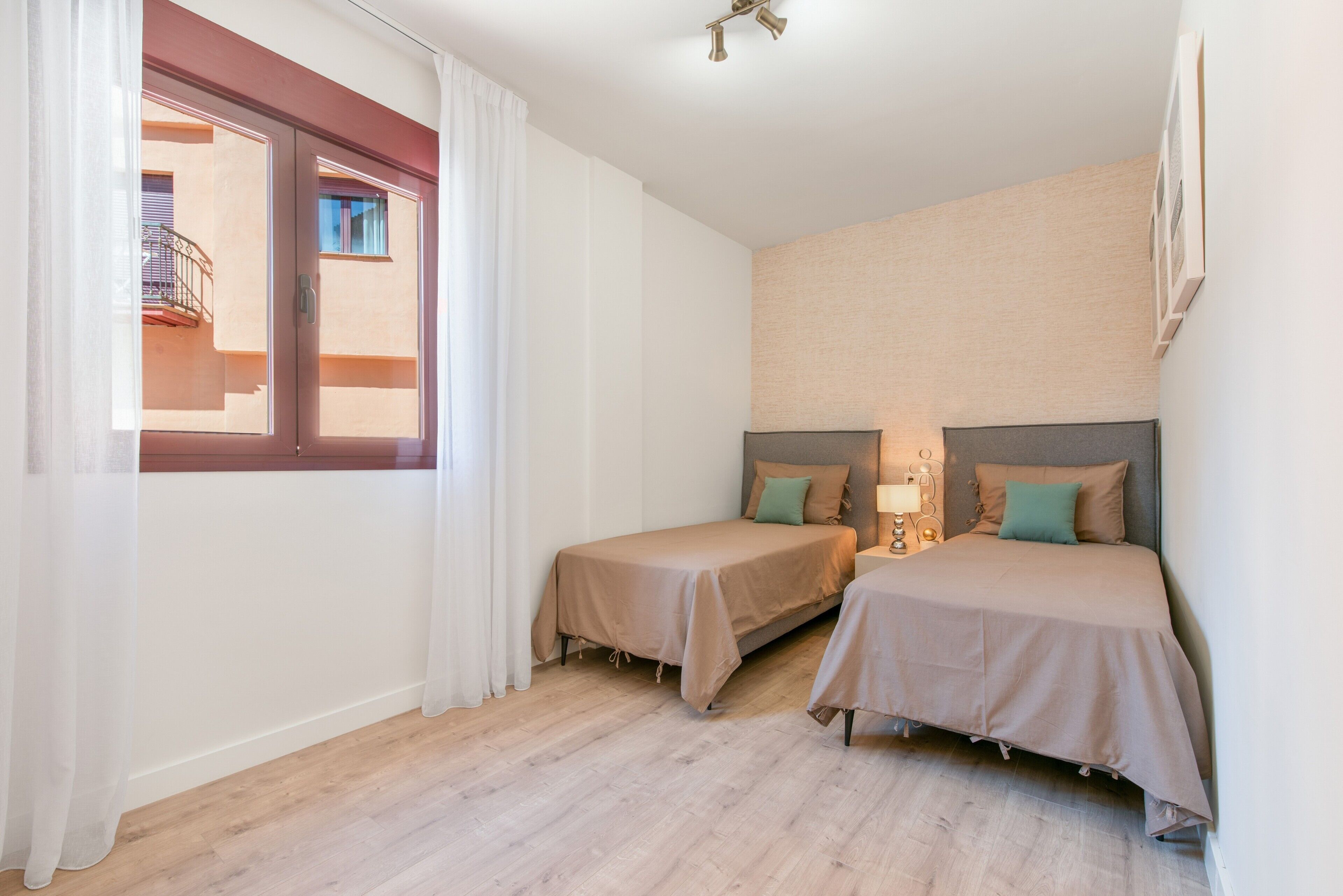 2 dormitorios, tabla de planchar con plancha, wifi y ropa de cama