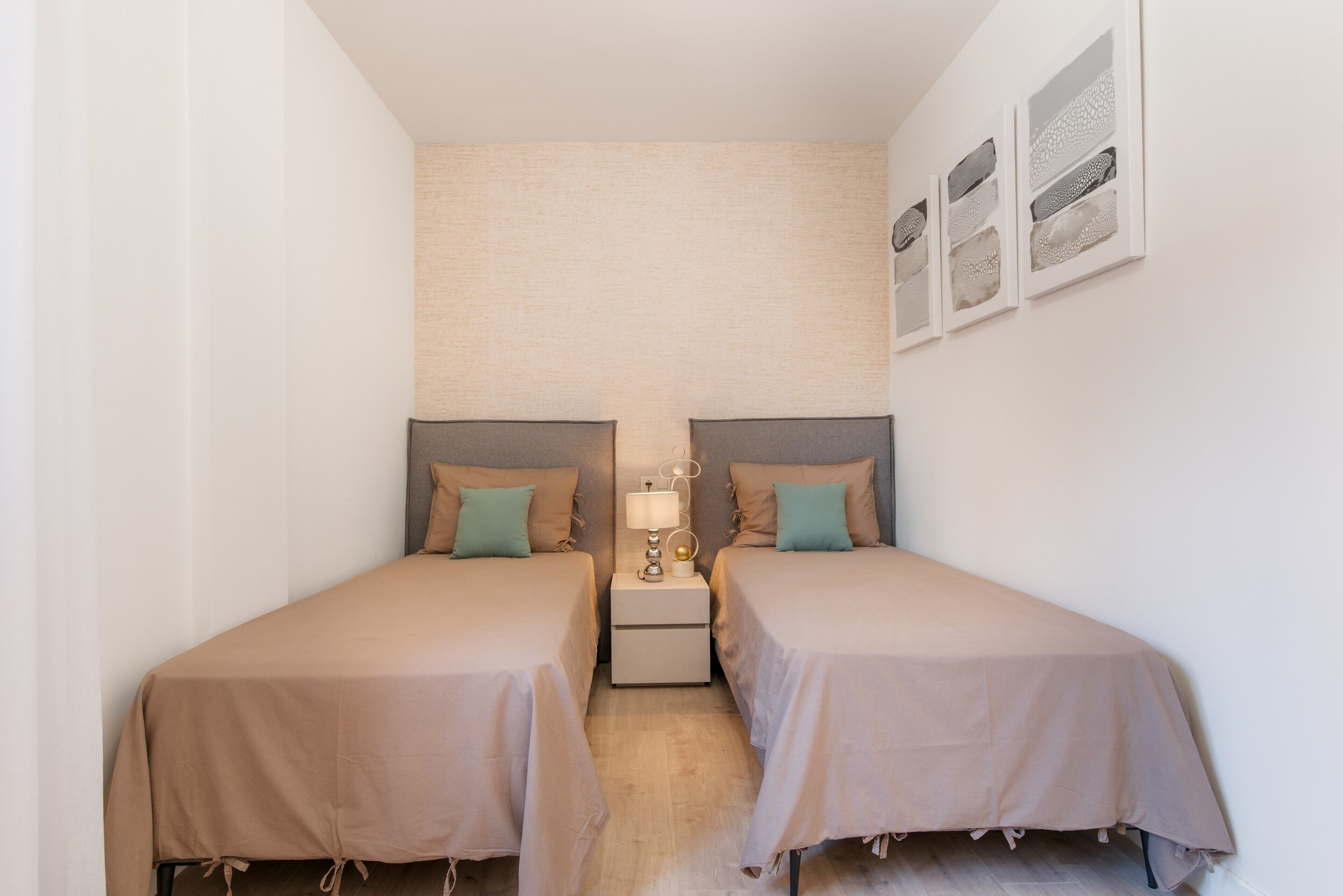 2 dormitorios, tabla de planchar con plancha, wifi y ropa de cama