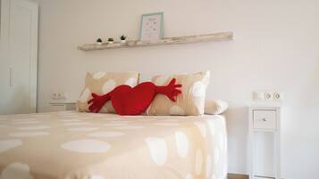1 dormitorio, tabla de planchar con plancha, Internet y ropa de cama