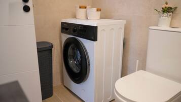 Shower, hair dryer, bidet, towels