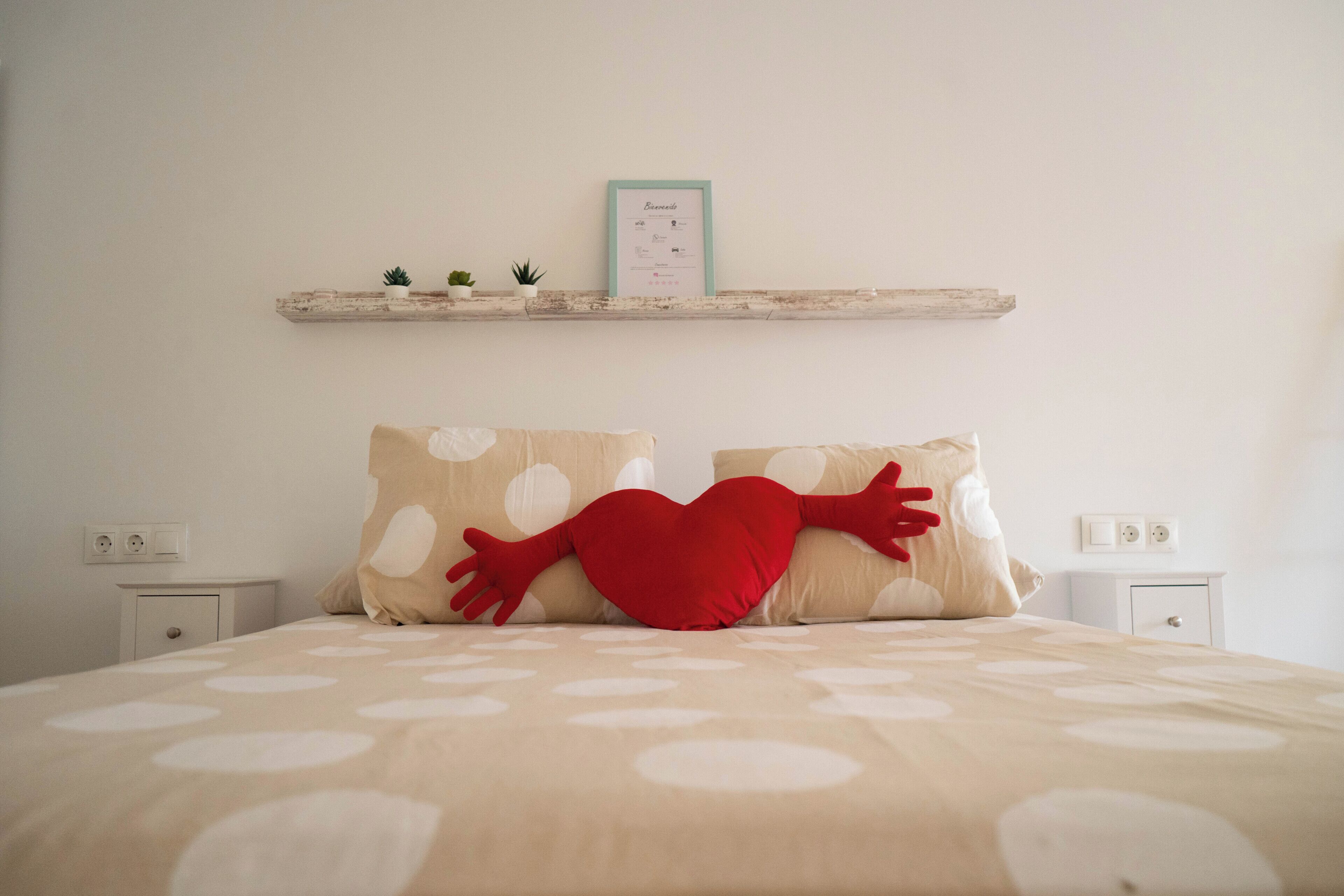 1 habitación, tabla de planchar con plancha, internet y ropa de cama 