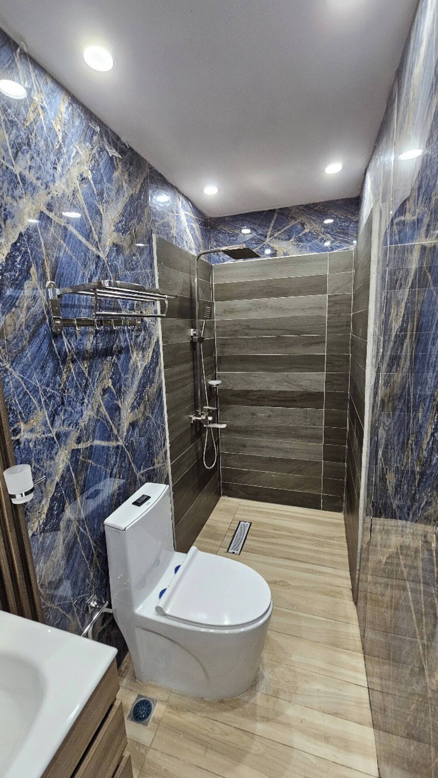 Shower, towels, soap, toilet paper