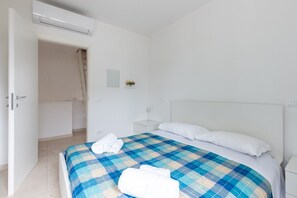 Room - A welcoming and spacious apartment of approximately 130 sqm—perfect for 8 guests—located within a villa in an exclusive neighborhood of Marina di Pietrasanta, bordering Forte dei Marmi.Its strategic location allows you to reach the sea in just 7 minu (Marina di Pietrasanta)