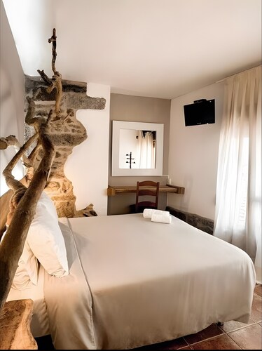 Deluxe Double Room Rubí with Mountain View and Private Balcony