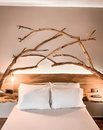 Deluxe Double Room Rubí with Mountain View and Private Balcony