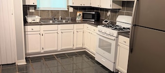 The Jackpot House: Modern 3BR/2BA Near Casino