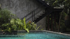 Gambar tidak terklasifikasi, 2 dari 75, tombol