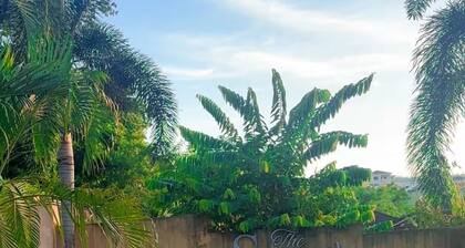 Savannah Sunset- Charming 2 Bedroom Home with AC and Community Pool