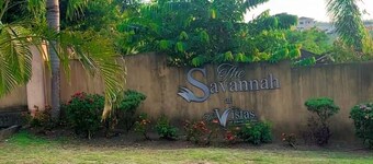 Savannah Sunset- Charming 2 Bedroom Home with AC and Community Pool