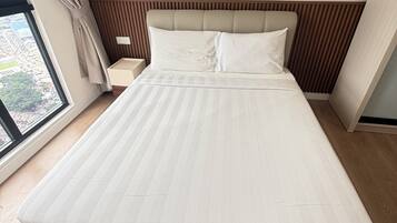 2 habitaciones, tabla de planchar con plancha, wifi y ropa de cama