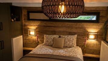 2 bedrooms, internet, bed sheets