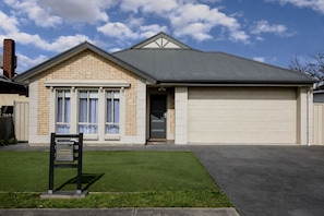 Exterior - Lumina—A Spacious Haven Close to Adelaide's Best (Allenby Gardens)