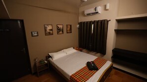 2 habitaciones, escritorio, tabla de planchar con plancha y wifi gratis 
