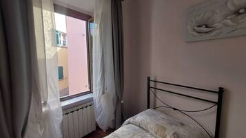 2 chambres, fer et planche à repasser, accès Internet, draps fournis