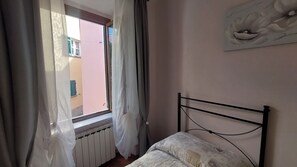 2 chambres, fer et planche à repasser, accès Internet, draps fournis