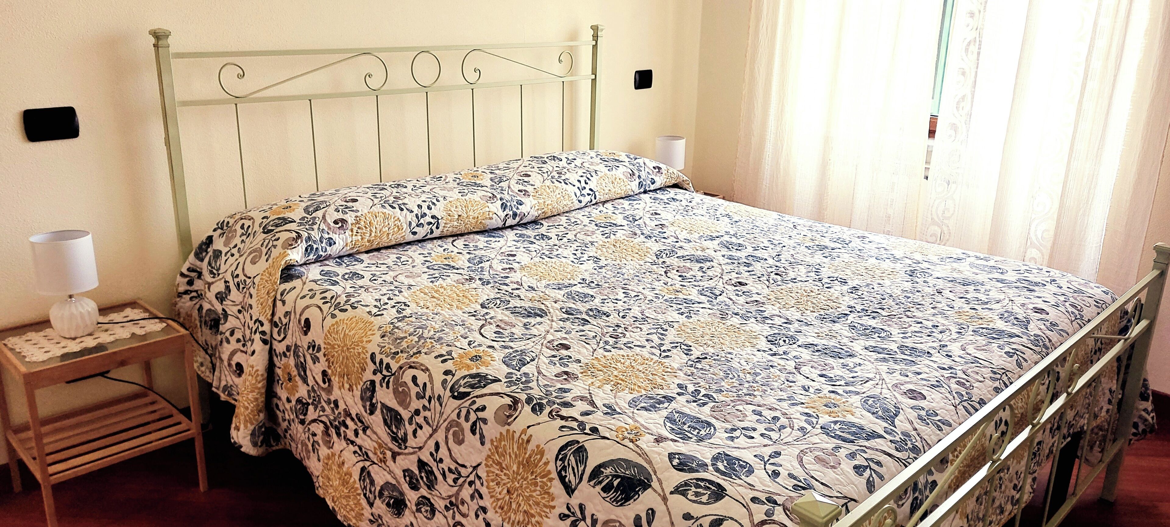 2 bedrooms, iron/ironing board, Internet, bed sheets